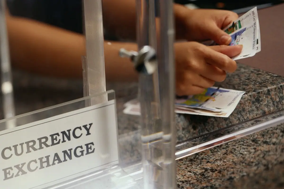 wymiana walut w kantorze