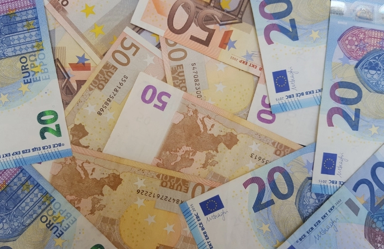 pieniądze w banknotach